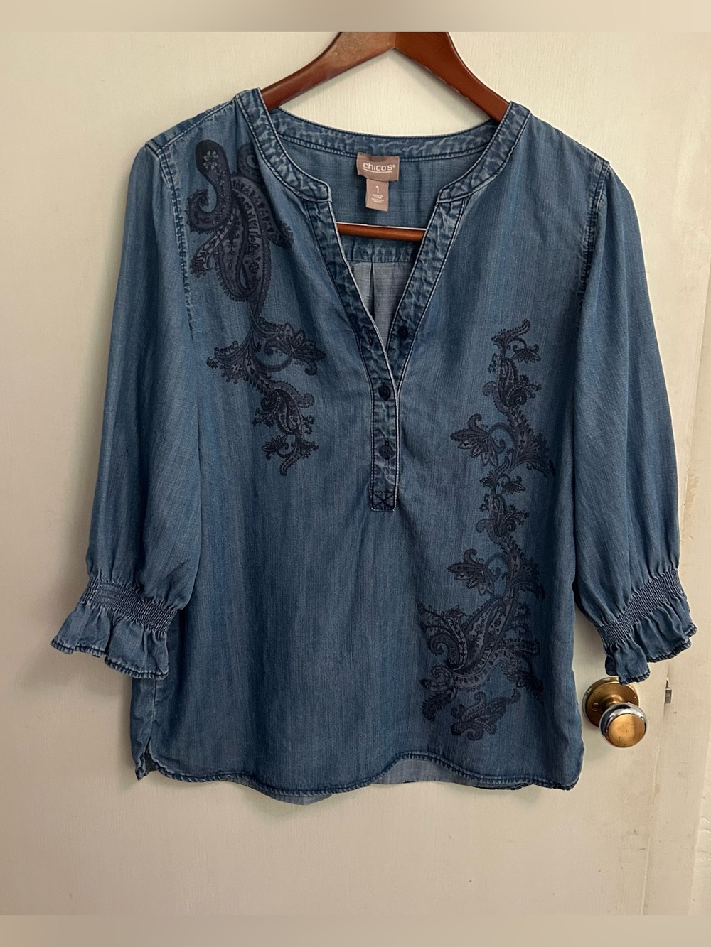 Chicos Boho chambray popover top womens M (1) blue coastal aunt boho paisley